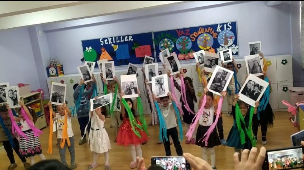 Kelebekler ve Yıldızlar Ana Sınıfı Şubelerinin Anneler Günü Etkinliği. 