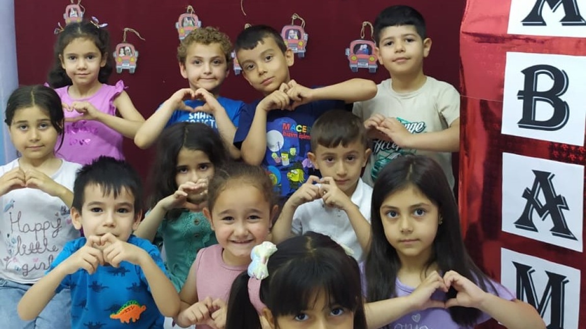 Kelebekler ve Yıldızlar Ana Sınıfı Şubeleri Babalar Gününü Kutluyor.